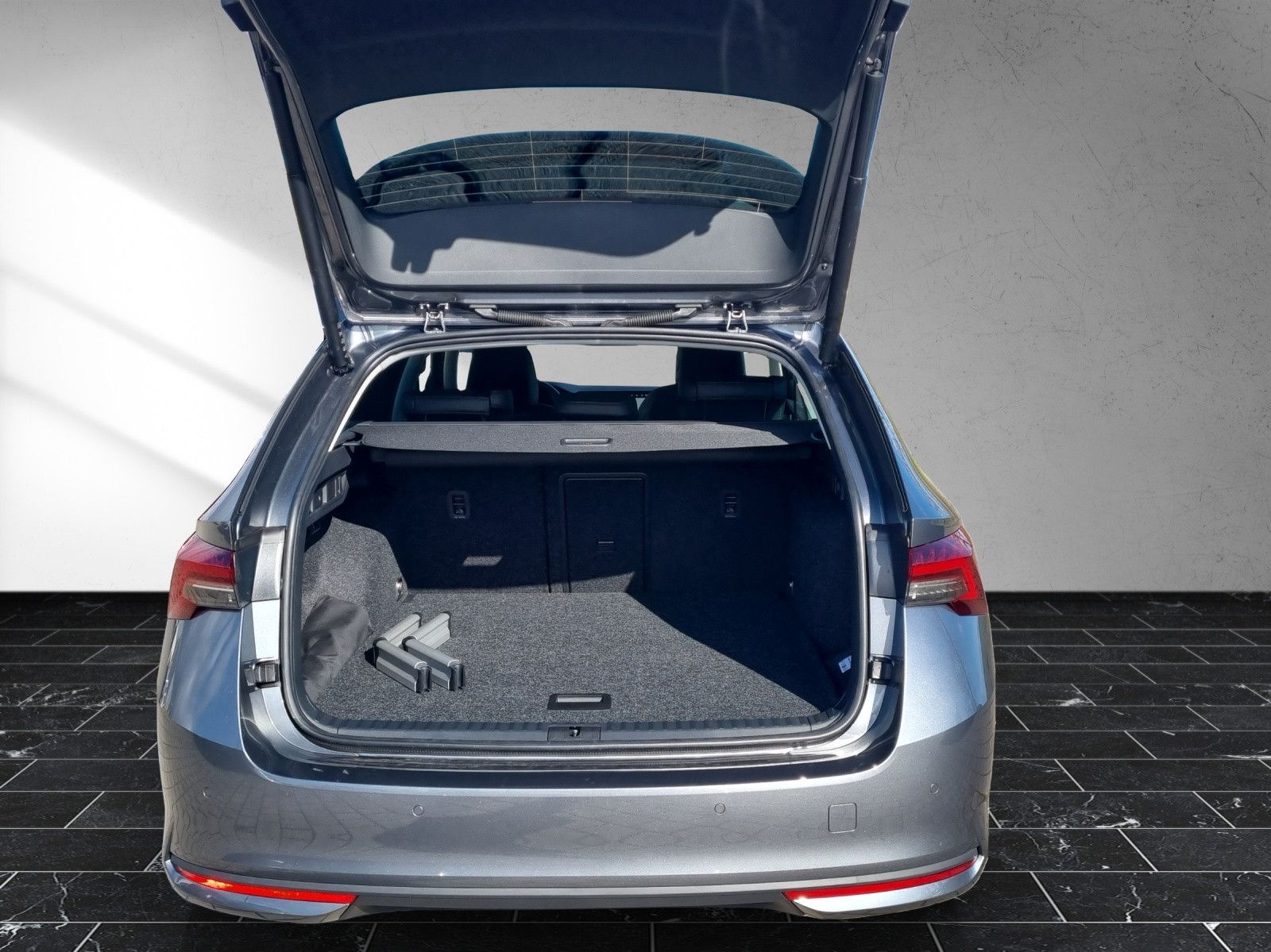 Fahrzeugabbildung SKODA Octavia Combi Tour 2.0 TDI AHK Licht&Sicht+ Win+