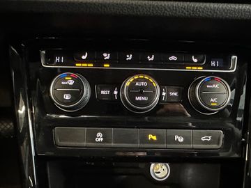 Volkswagen Touran Highline BMTStart-Stopp *LED*AHK*