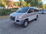 Hyundai H-1 4x4 - graue Hyundai H-1