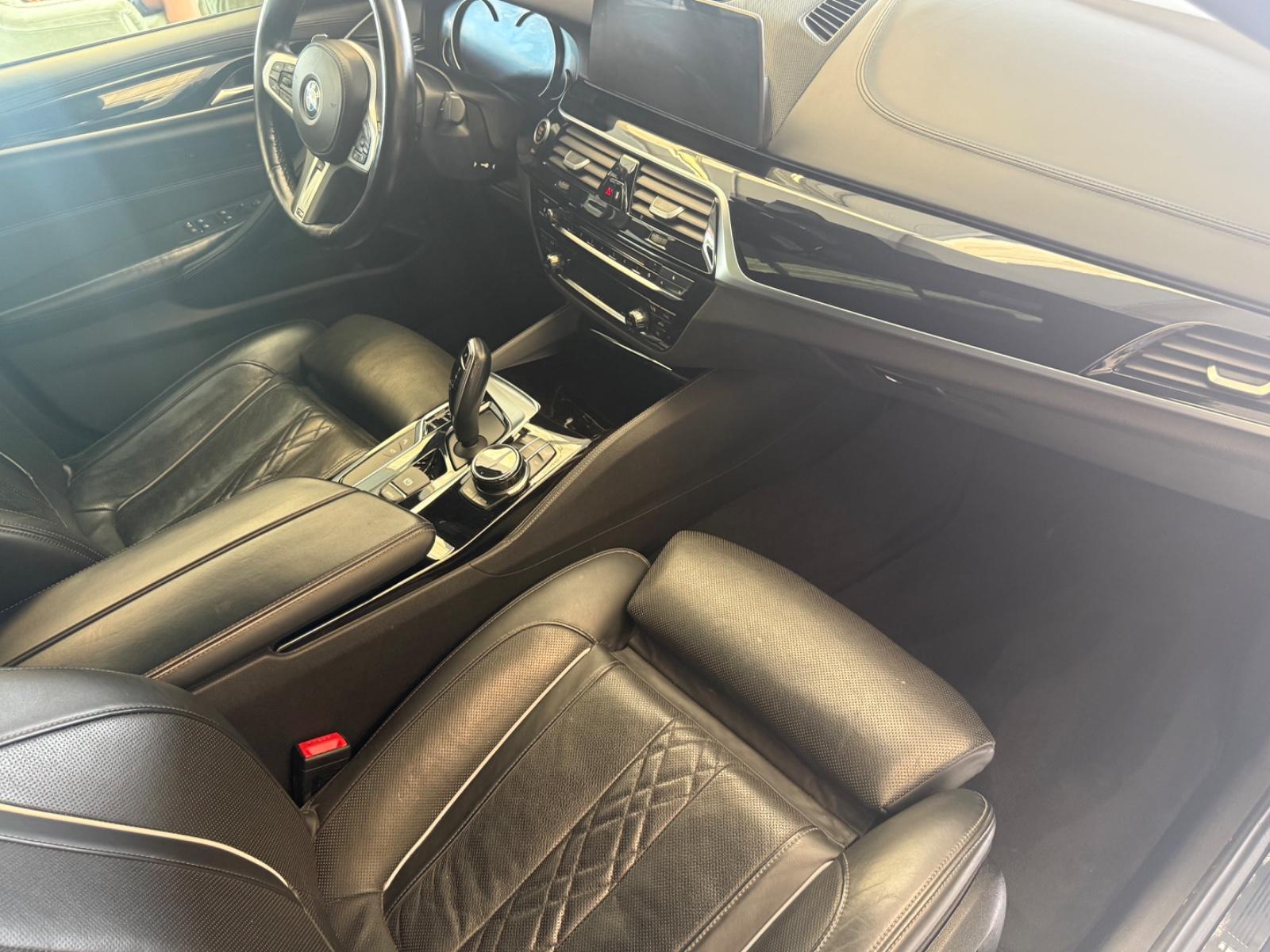 BMW M550i xDrive 4.4 V8 462 ch BVA / Bowers & Wilkins / Night Vision / Head-Up Display / Sièges ventilés