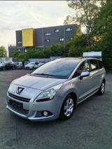 Peugeot 5008 Diesel 150 PS geräumig und Sparsam