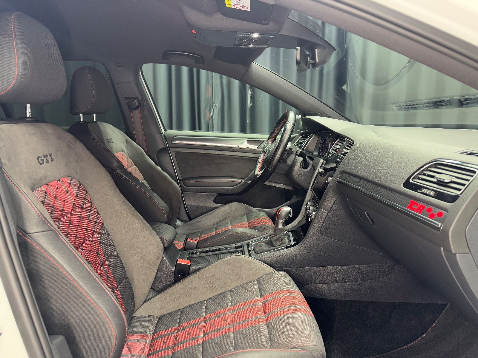 Fahrzeugabbildung Volkswagen Golf VII Lim. GTI TCR|DSG|NAVI|KAMERA|ACC|