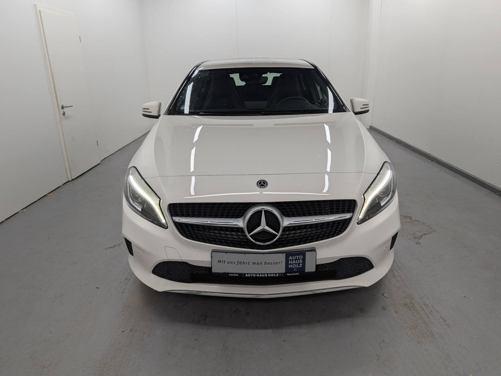 Mercedes-Benz A 180 1.6 Urban Navi LED Klima SHZ