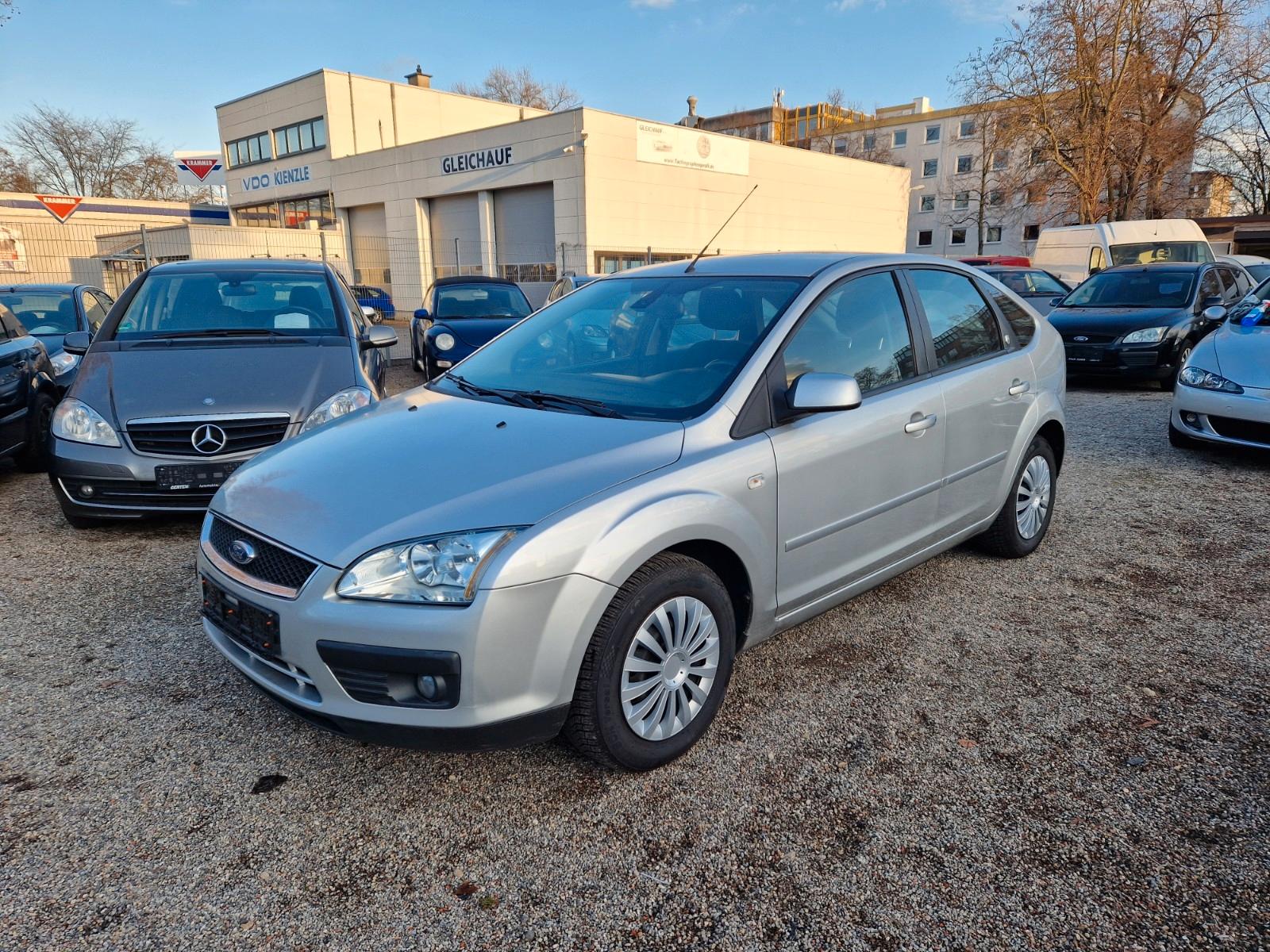 Ford Focus 1.6 Ghia KLIMA-TEMPOMAT-PDC-TÜV NEU