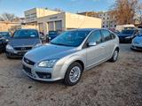 Ford Focus 1.6 Ghia KLIMA-TEMPOMAT-PDC-TÜV NEU - Ford Focus aus 2006: Ghia