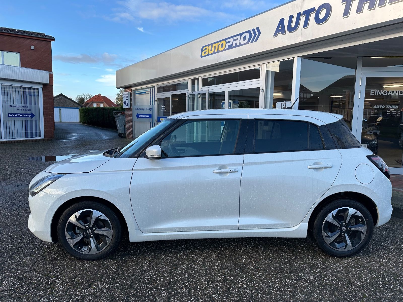 Fahrzeugabbildung Suzuki Swift 1.2 Dualjet Hybrid Comfort+ ACC/Navi/LED