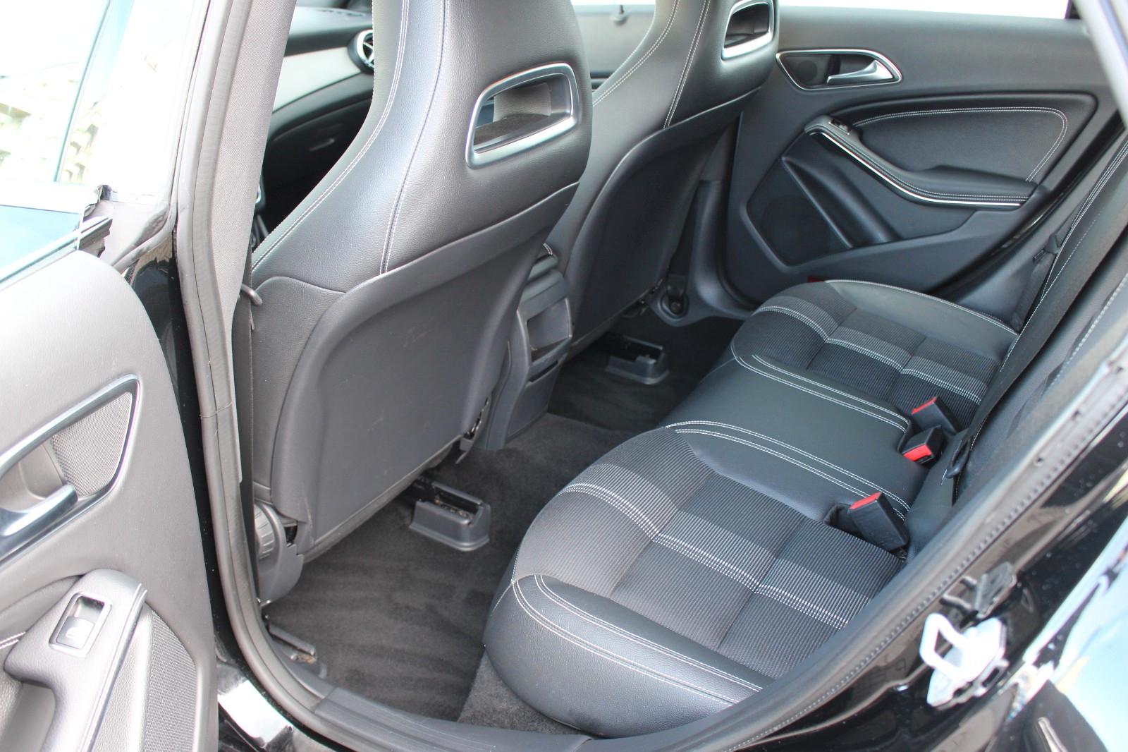 Mercedes-Benz CLA 180 Shooting Brake AMG line+Navi+LED+T-Leder
