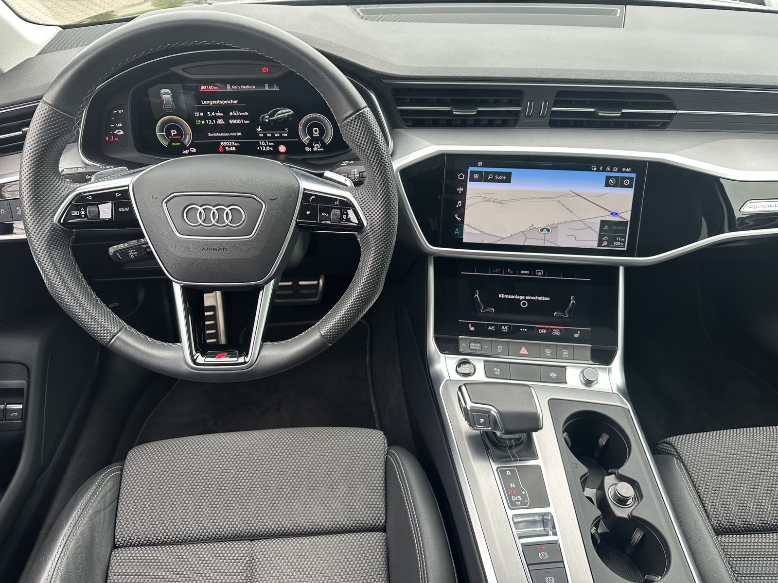 Fahrzeugabbildung Audi A6 Avant 55 TFSIe Qu S-Line NAV+LED+PANO+ACC+KAM