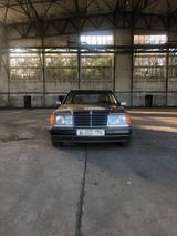 Mercedes-Benz W124 230E mit Original Kennzeichen aus 1991