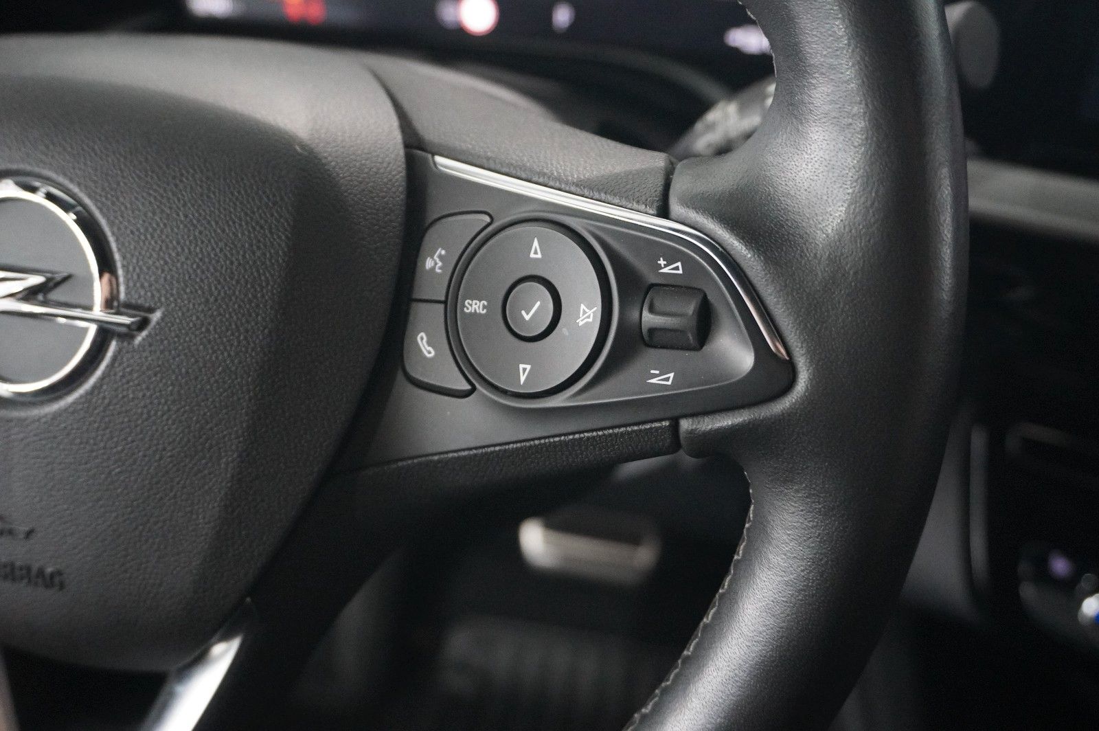 Fahrzeugabbildung Opel Mokka-e ULTIMATE 1-PHASIG NAVI/LED/KAMERA/DAB+