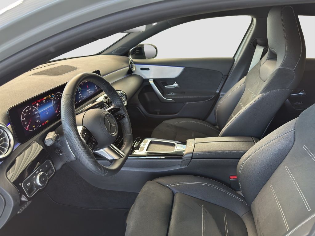 Fahrzeugabbildung Mercedes-Benz A 200 AMG*NIGHT*AHZV*RFK*LENKRHZG*DAB*AMBIENTE*