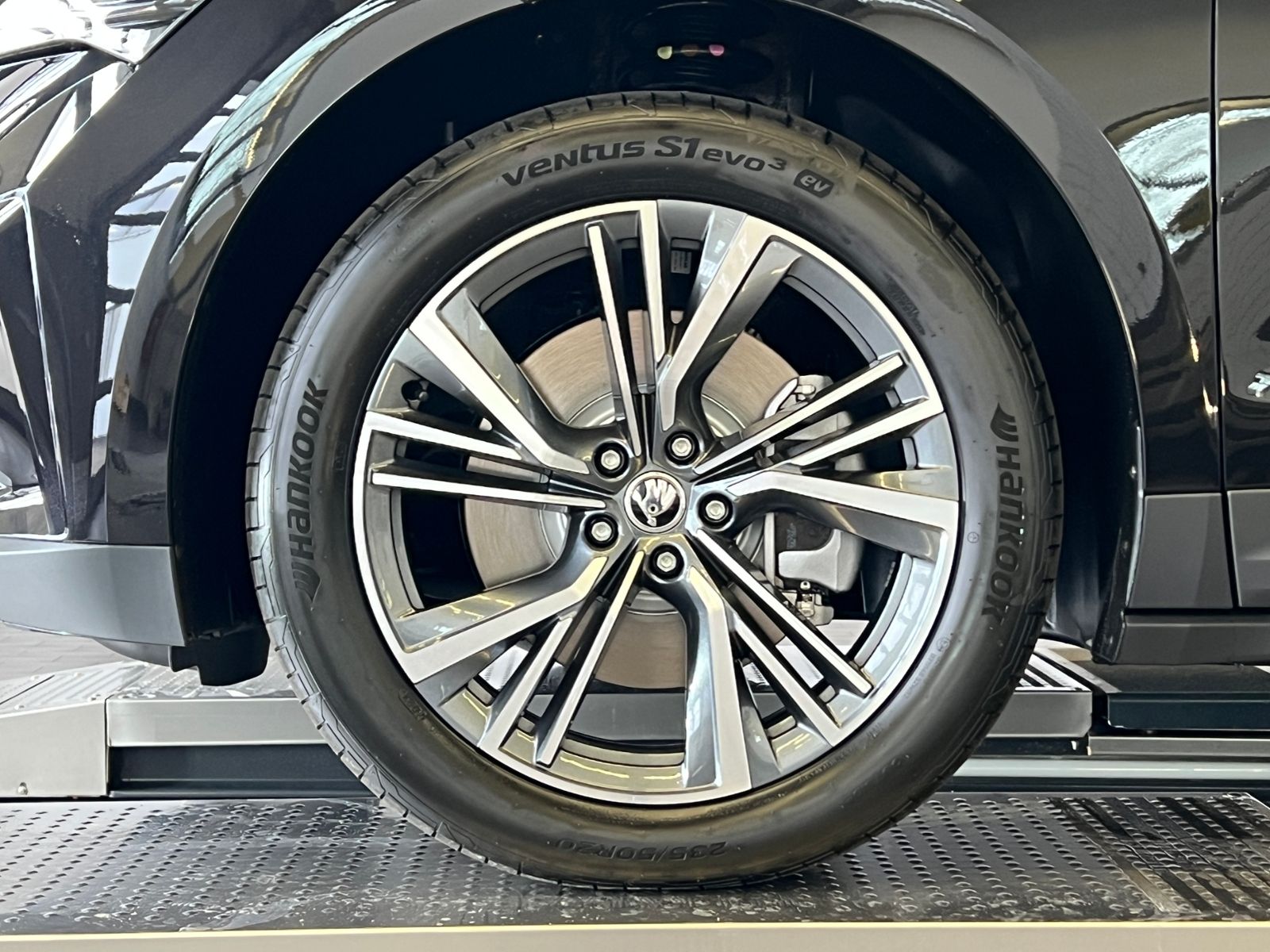 Fahrzeugabbildung SKODA Enyaq 85x *Leder,AHK,20"LM-Felge*