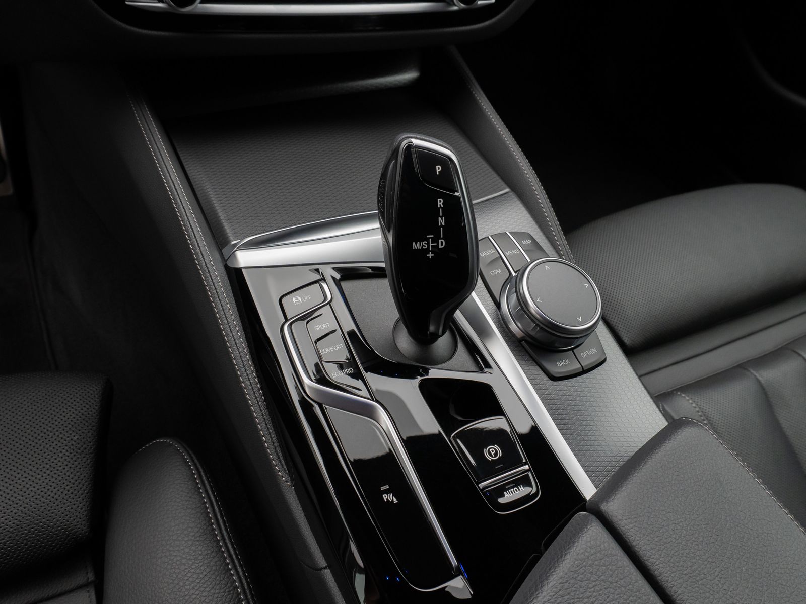 Fahrzeugabbildung BMW 530d xD M Sport Kamera Laser HUD DAN H/K 19Zoll