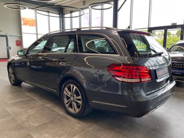 Mercedes-Benz E 350 BlueTec 4Matic Aut*ACC*AHK*NAVI*LEDER*PANO