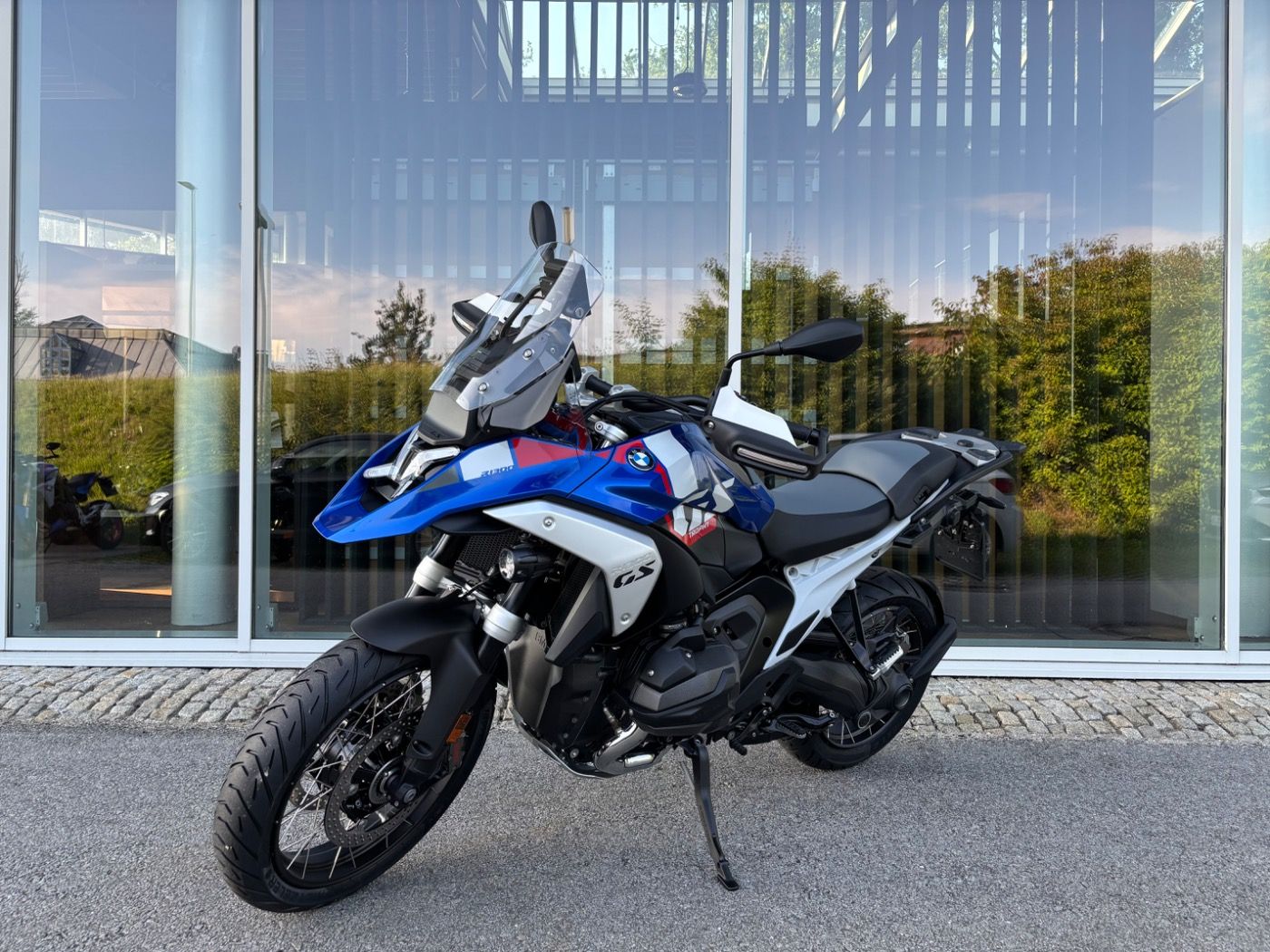 Fahrzeugabbildung BMW R 1300 GS Trophy ASA inkl. Zubehörgutschein 1.30