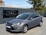 Ford Focus Lim. Titanium 1.6 SHZ*ALU*Klimatronic - Ford Focus aus 2011: 1.6