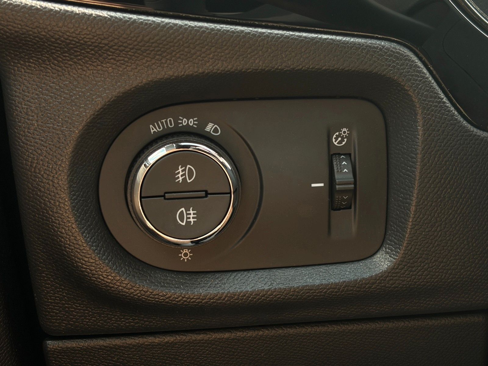 Fahrzeugabbildung Opel Corsa F GS 1.2 Turbo CarPlay Teilleder CAM SHZ