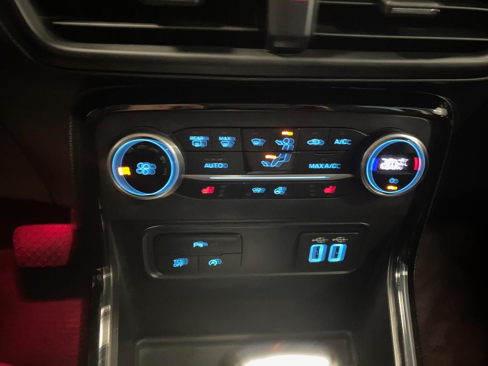 Fahrzeugabbildung Ford EcoSport 1.0 Titanium Automatik+AHK++NAVIGATION+