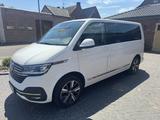 Volkswagen T6.1 Multivan mit Thule Fahrrad-Heckträger