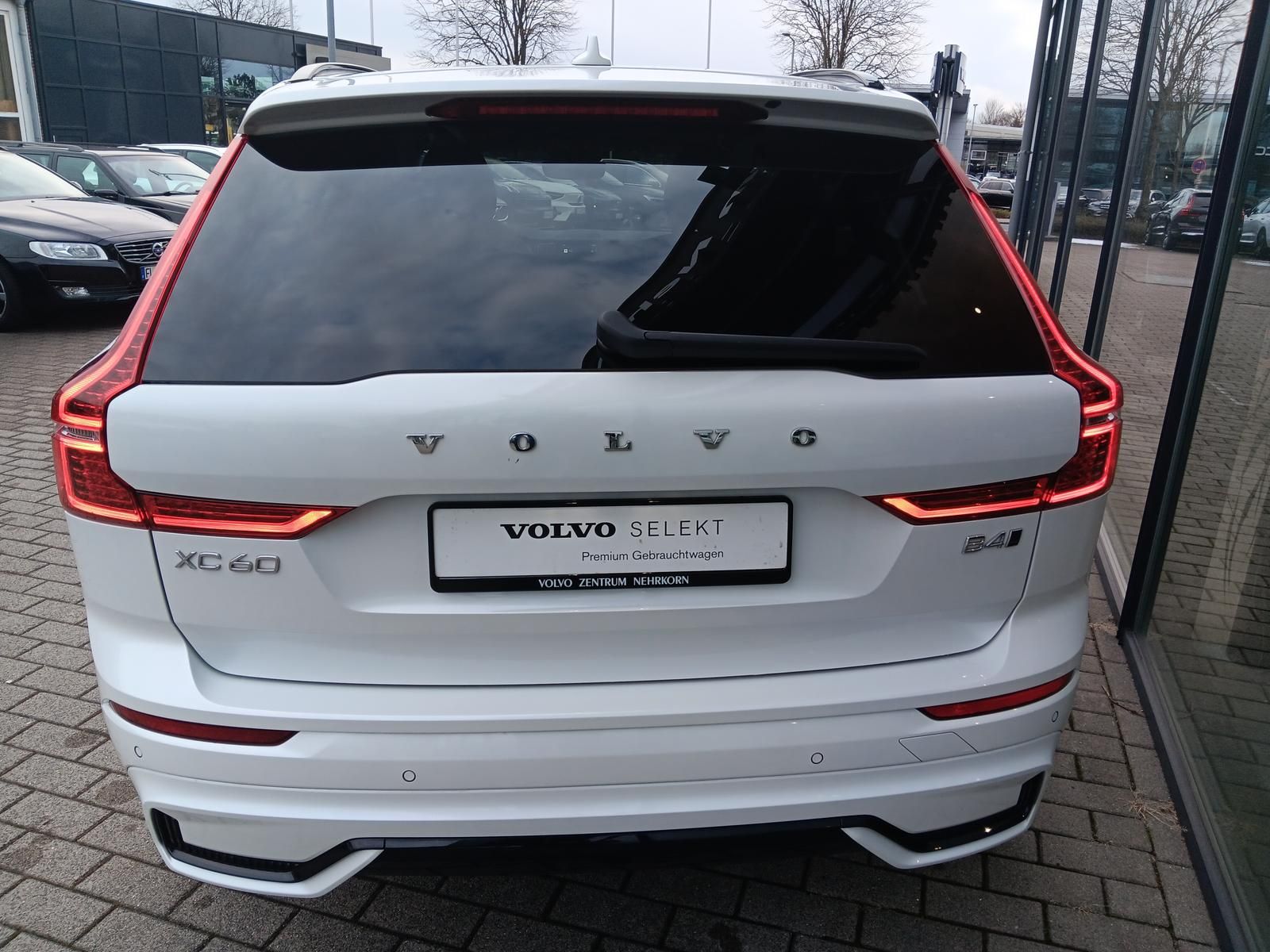 Fahrzeugabbildung Volvo XC60 B4 Diesel Plus Dark 'AHK'