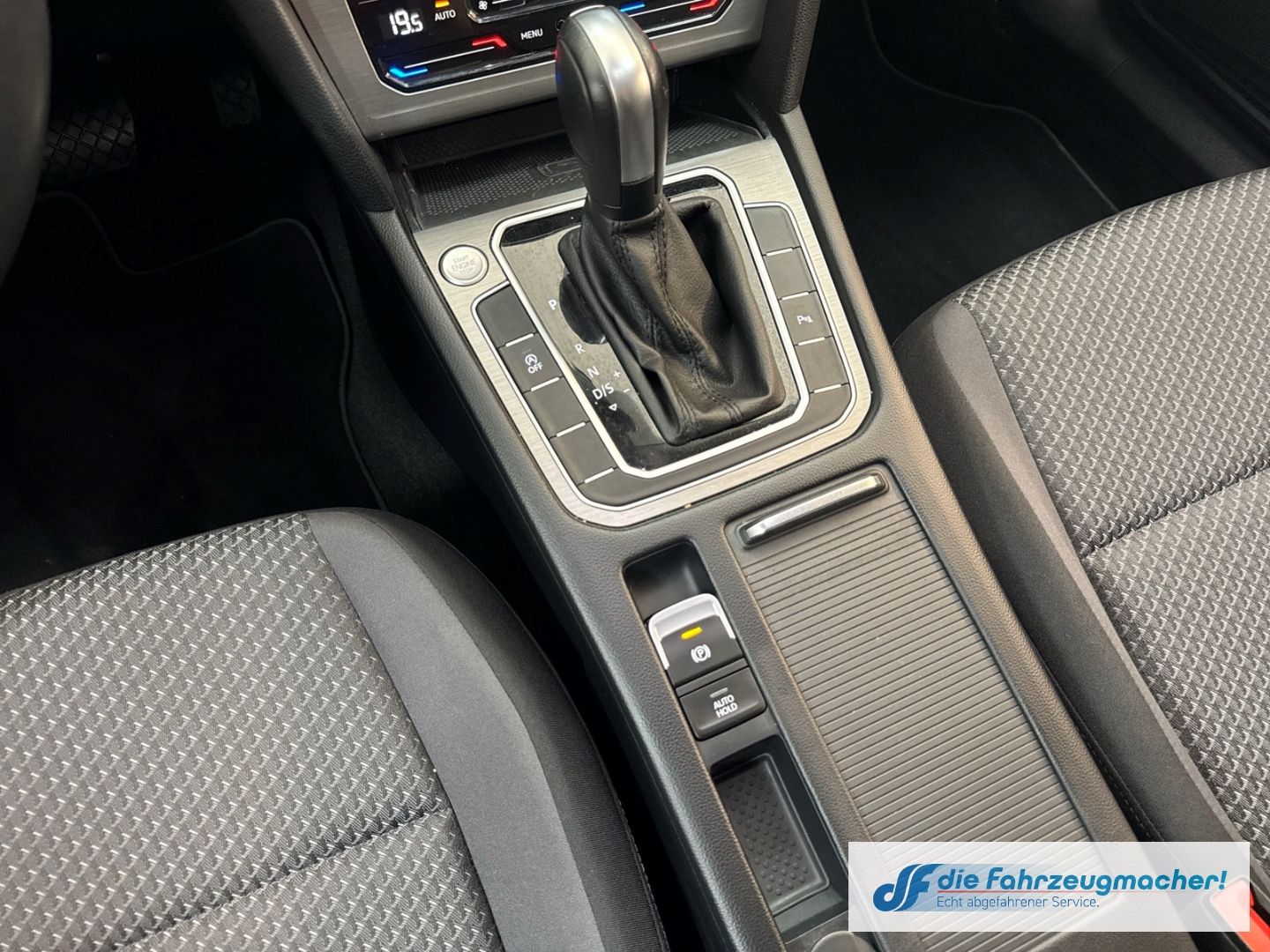 Fahrzeugabbildung Volkswagen Passat Variant Conceptline sch.AHK Navi LED ACC