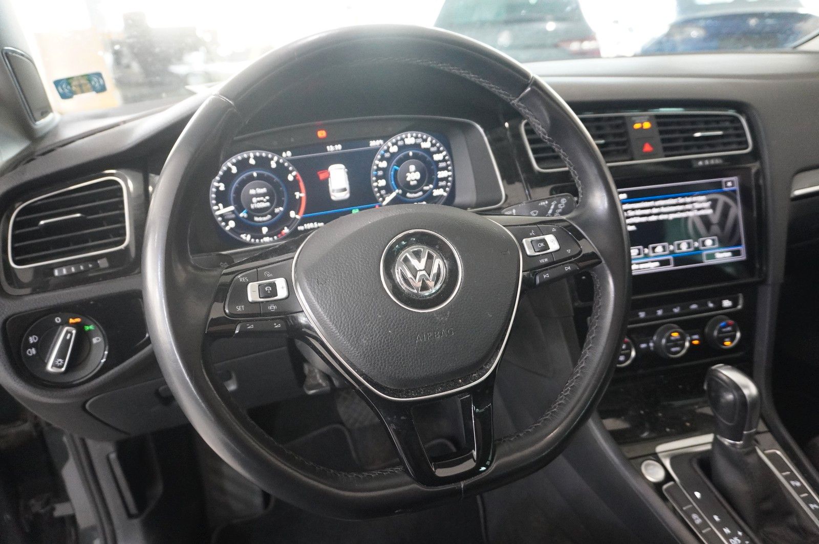 Fahrzeugabbildung Volkswagen Golf VII Vari. 1.5 TSI HIGHLINE DSG NAVI/LED/AHK