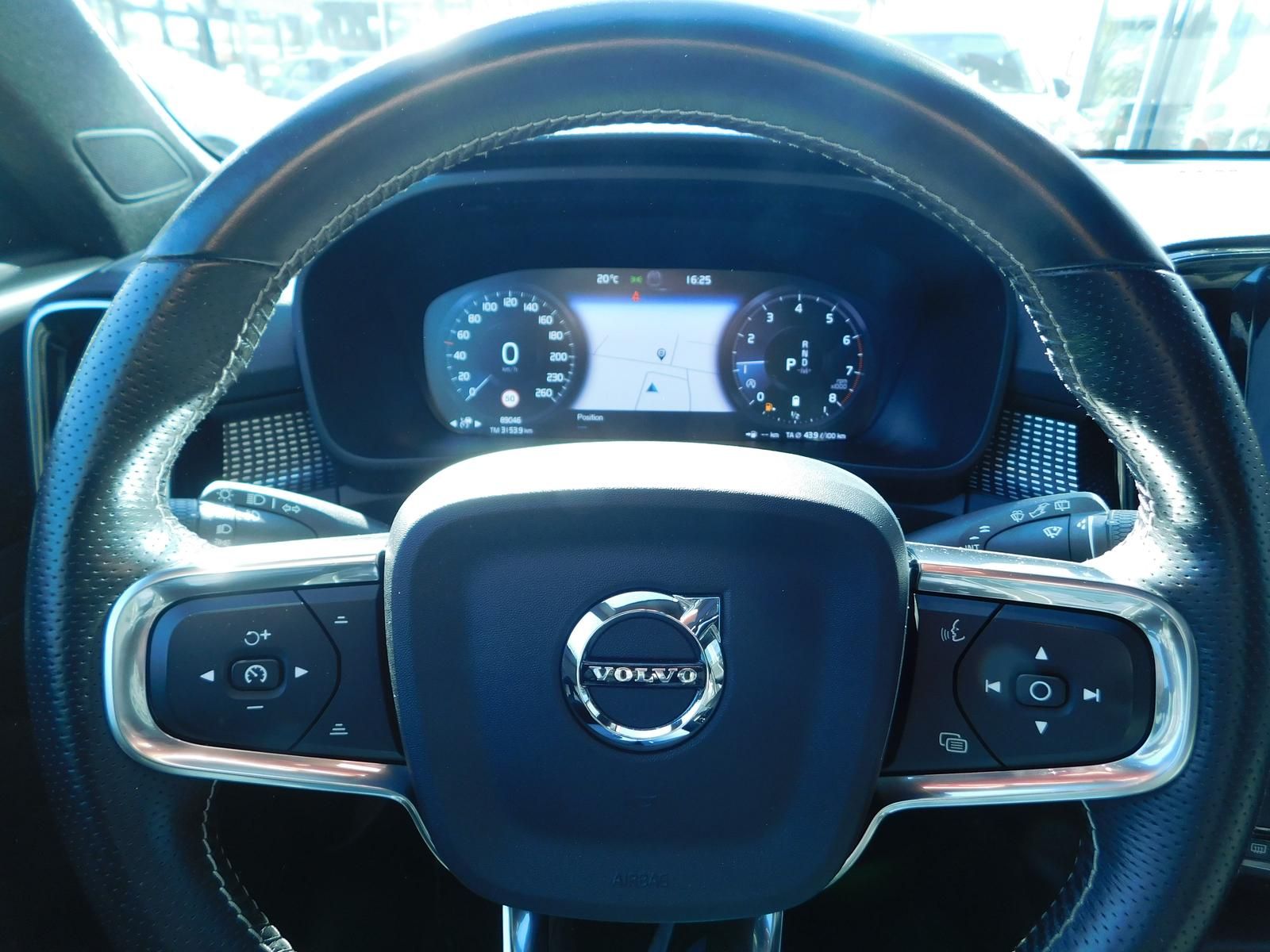 Fahrzeugabbildung Volvo XC40 B5 AWD R-Design