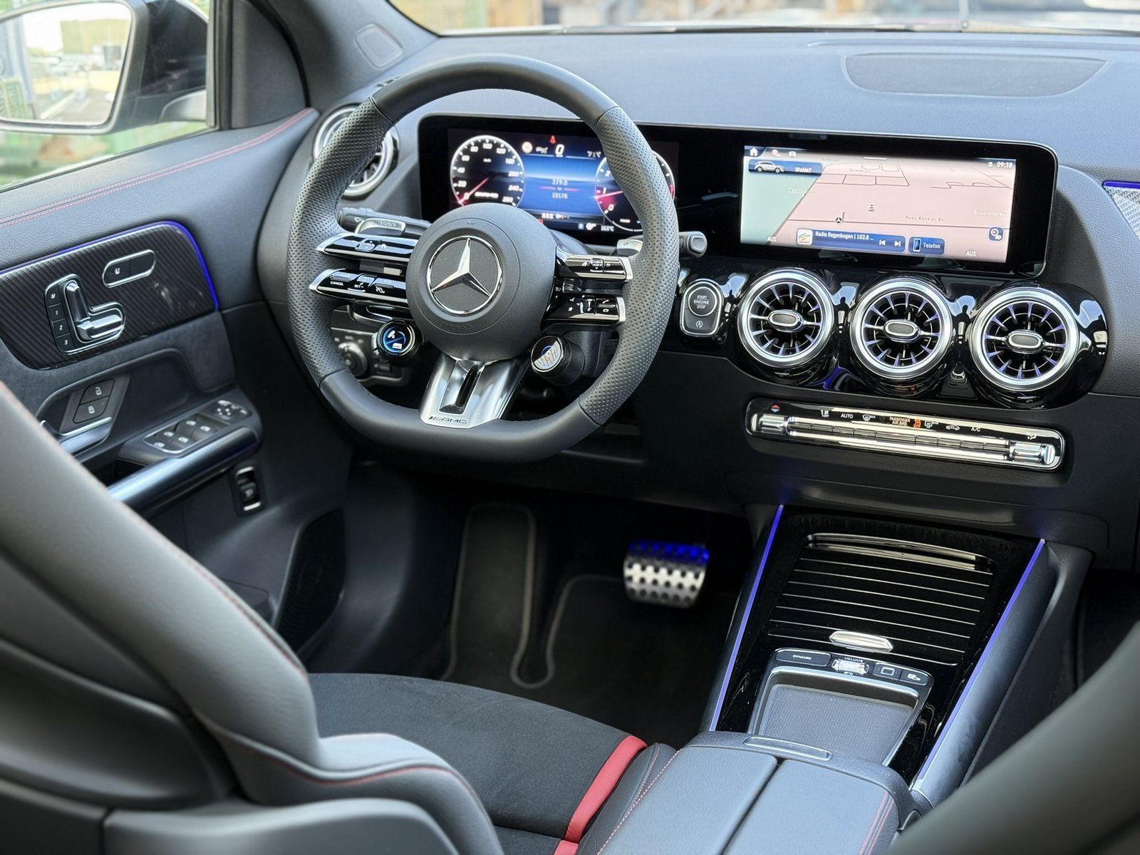 Fahrzeugabbildung Mercedes-Benz AMG GLA 35 4M PERFORMANCE-SITZE PANO AHK 360°