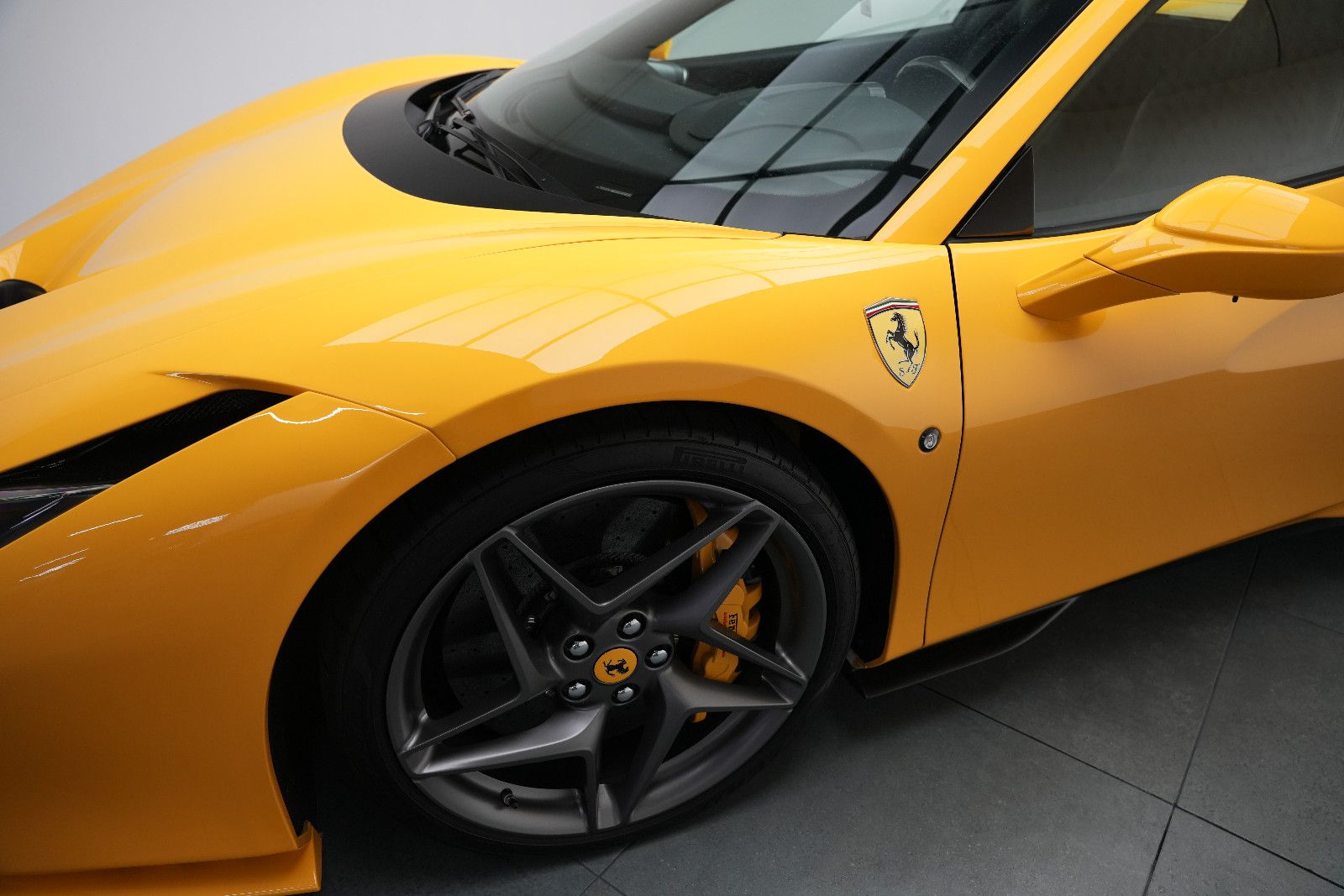 Fahrzeugabbildung Ferrari F8 Spider Giallo Modena *Lift*Carbon*Kamera*