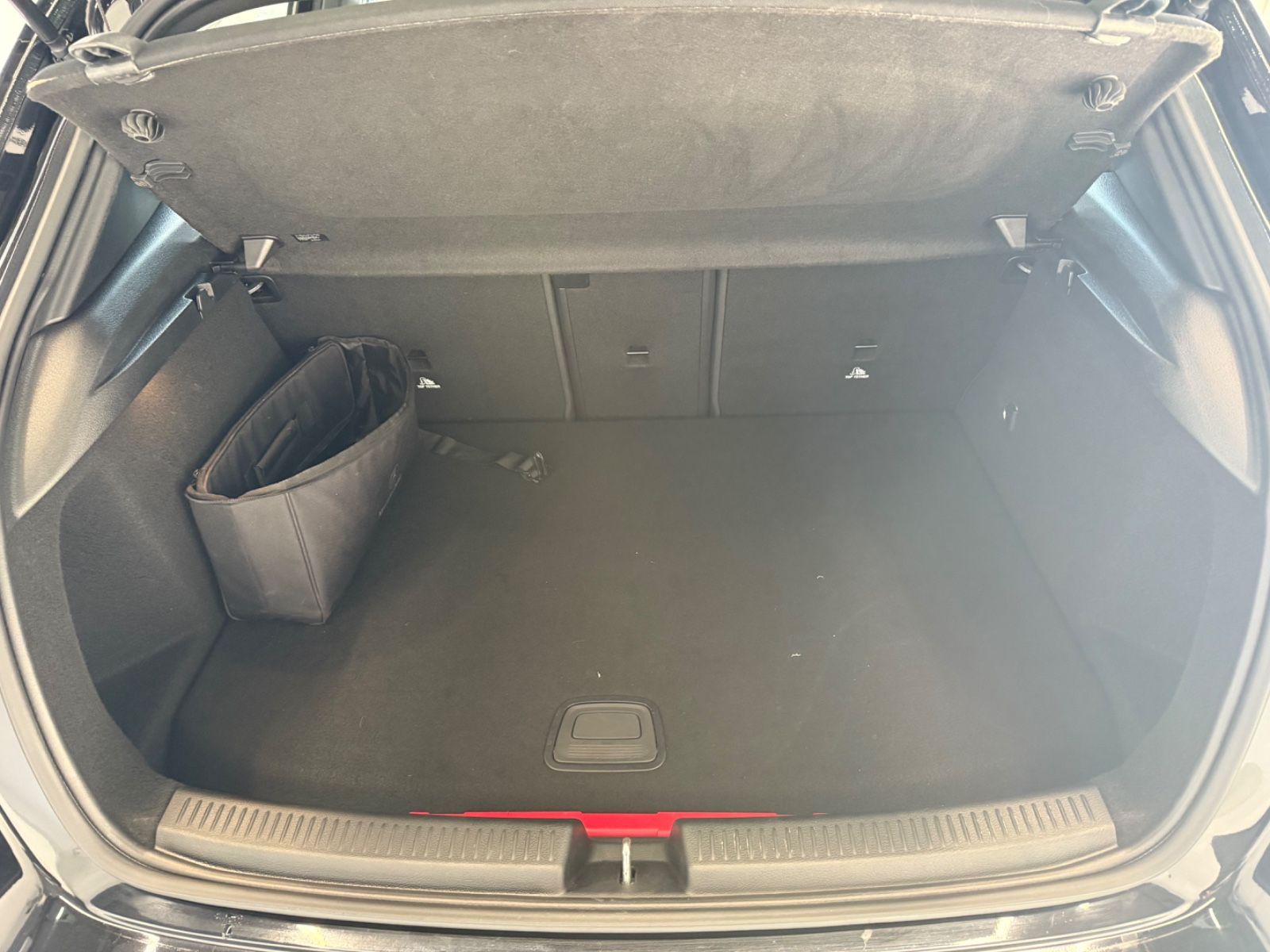 Fahrzeugabbildung Mercedes-Benz A 250 e Progressive DAB Licht- u. Sicht-Paket