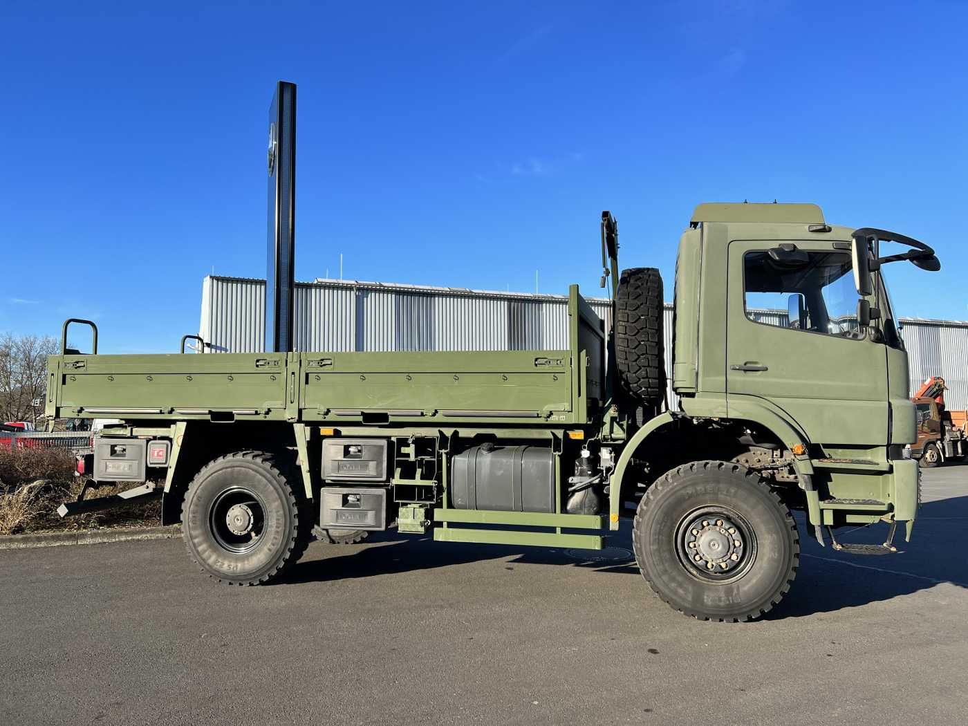 Fahrzeugabbildung Mercedes-Benz Axor 1829 A 4x4 Pritsche