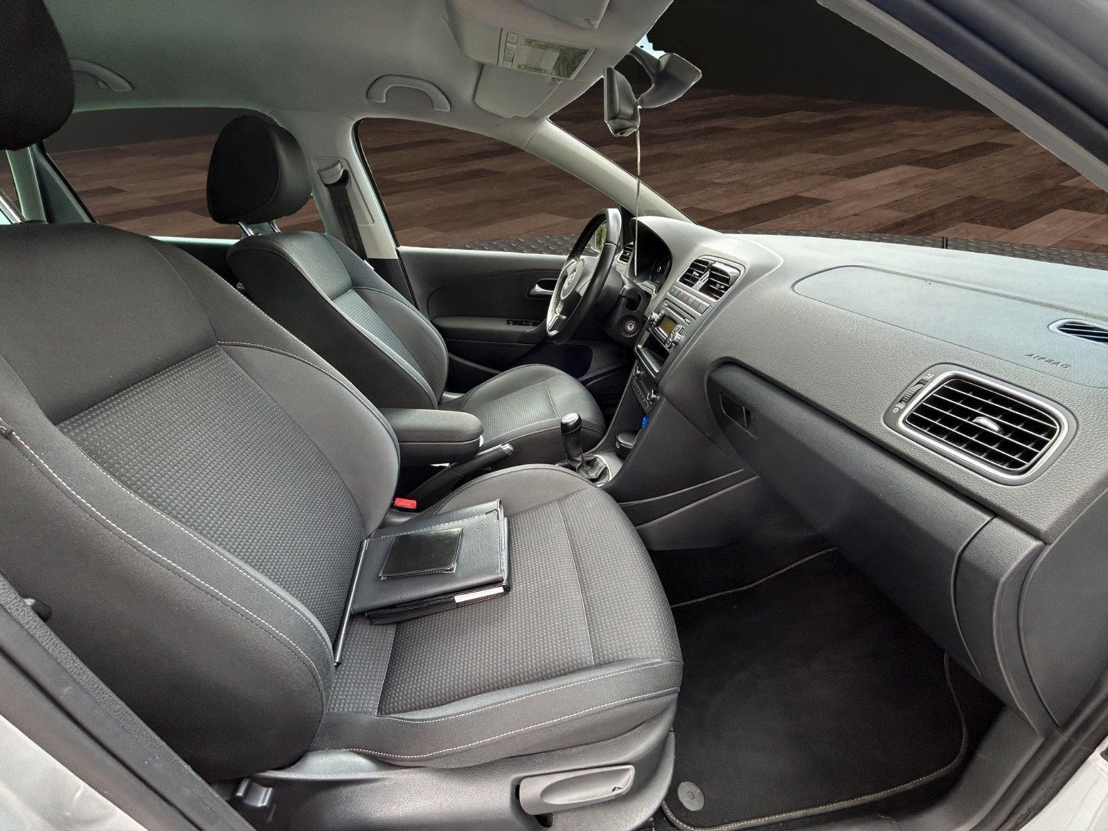 Fahrzeugabbildung Volkswagen Polo V Comfortline Klimaaut./Sitzheuzung/TÜV NEU