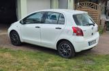 Toyota Yaris 1,0-l-VVT-i Cool Cool - Toyota Yaris mit Benzin-Antrieb: Limousine, mit Klimaanlage, Vvt I