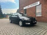 Skoda Rapid Lim. PDC/Klima/SHZ/Tempom./2.Hd/Allwetter - gebrauchte Skoda Rapid aus dem Jahr 2013