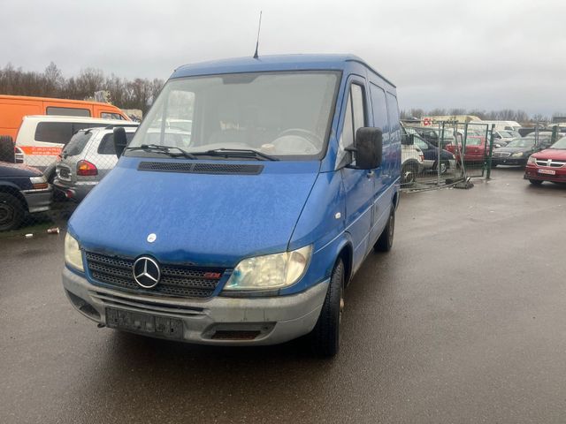 Mercedes-Benz Sprinter 208