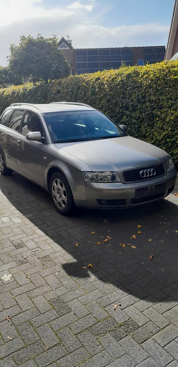 Audi A4 2004 — rear view