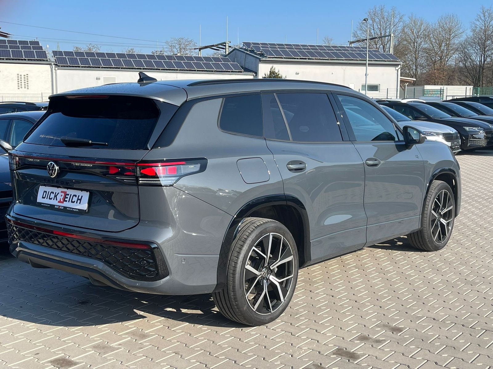 Fahrzeugabbildung Volkswagen Tayron 2.0 TDI 4M R-Line BLACK*7Si*MATRIX*PANO