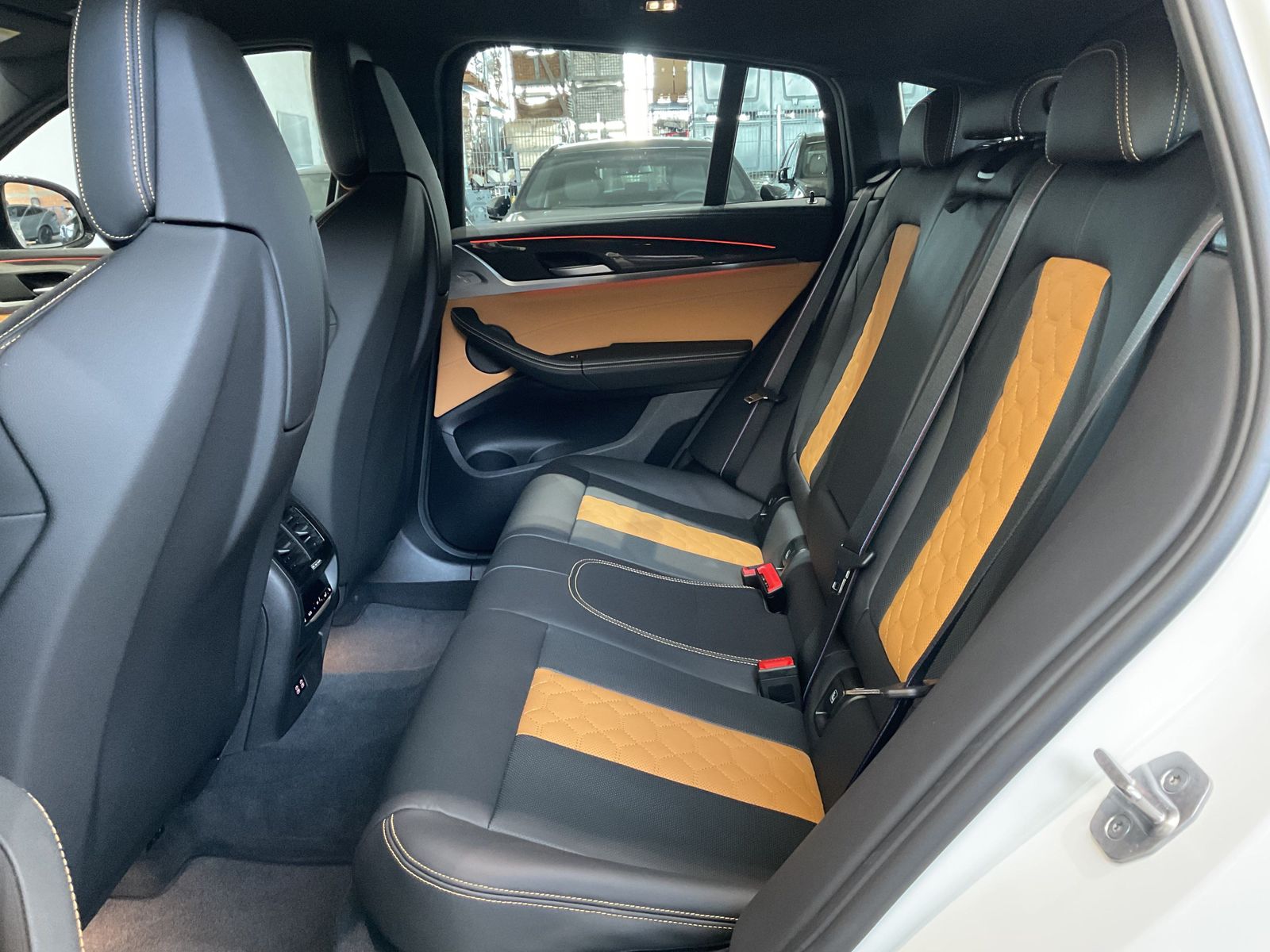 Fahrzeugabbildung BMW X4 M Panorama-Glasdach, 21" M LMR, M Competition