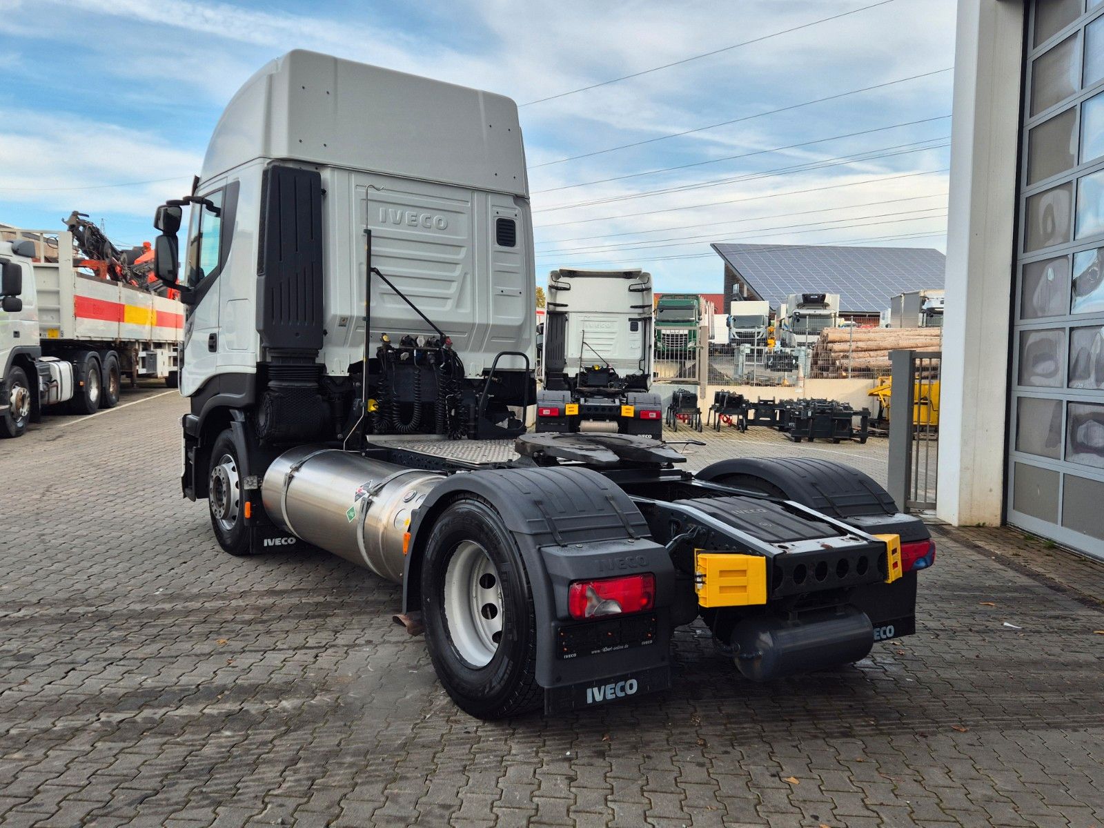 Fahrzeugabbildung Iveco Stralis 460NP LNG 4x2 3 Stück