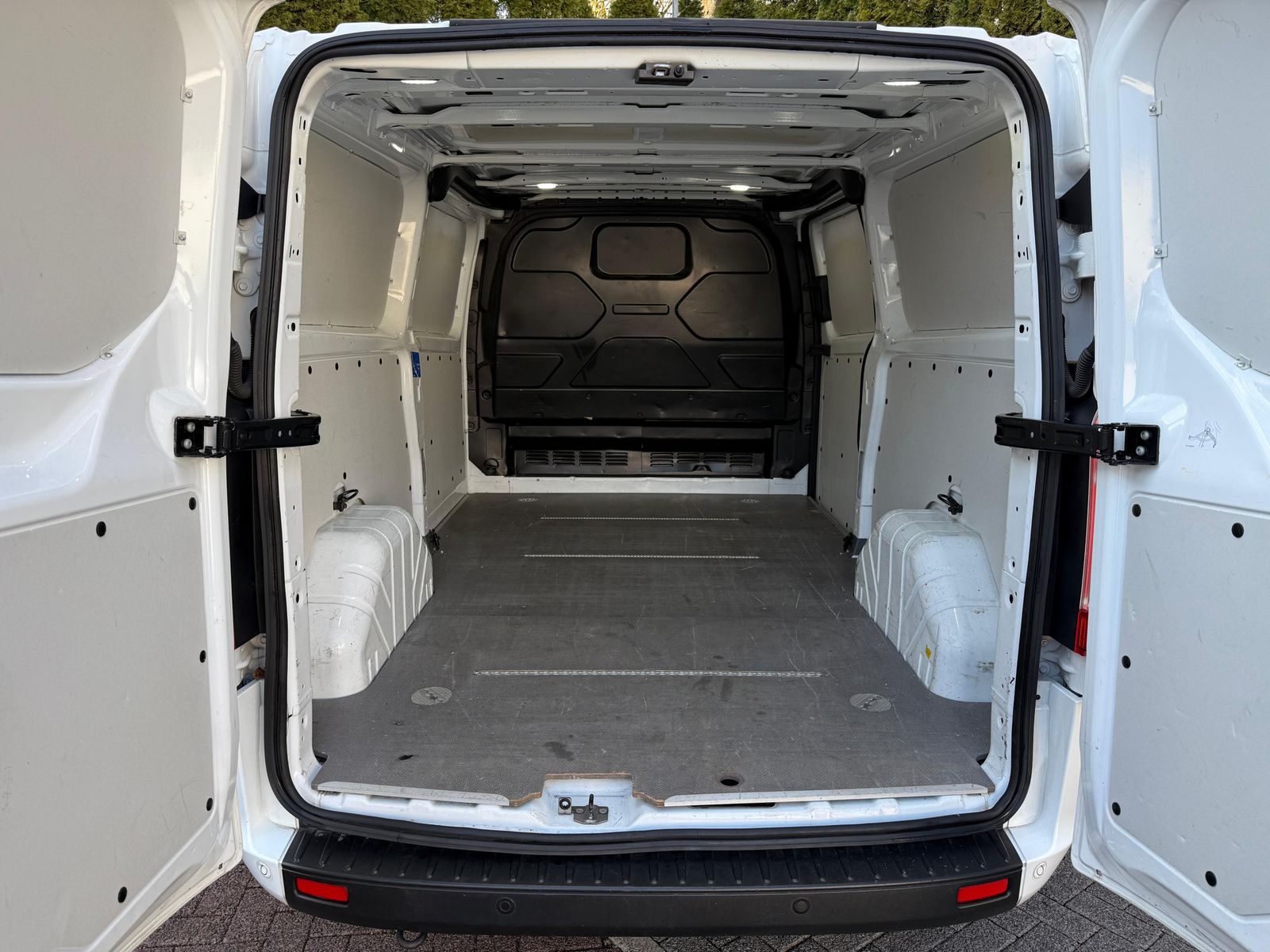 Fahrzeugabbildung Ford Transit Custom 300 L2 3Si+NAVI+SHZ+KAM+DAB+SYNC3