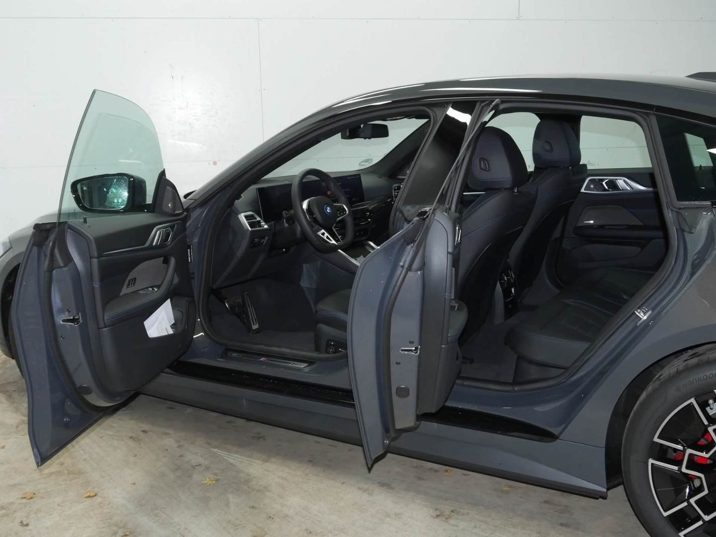 Fahrzeugabbildung BMW i4 xDrive40 M Sportpaket Pro, Glasdach, Touring