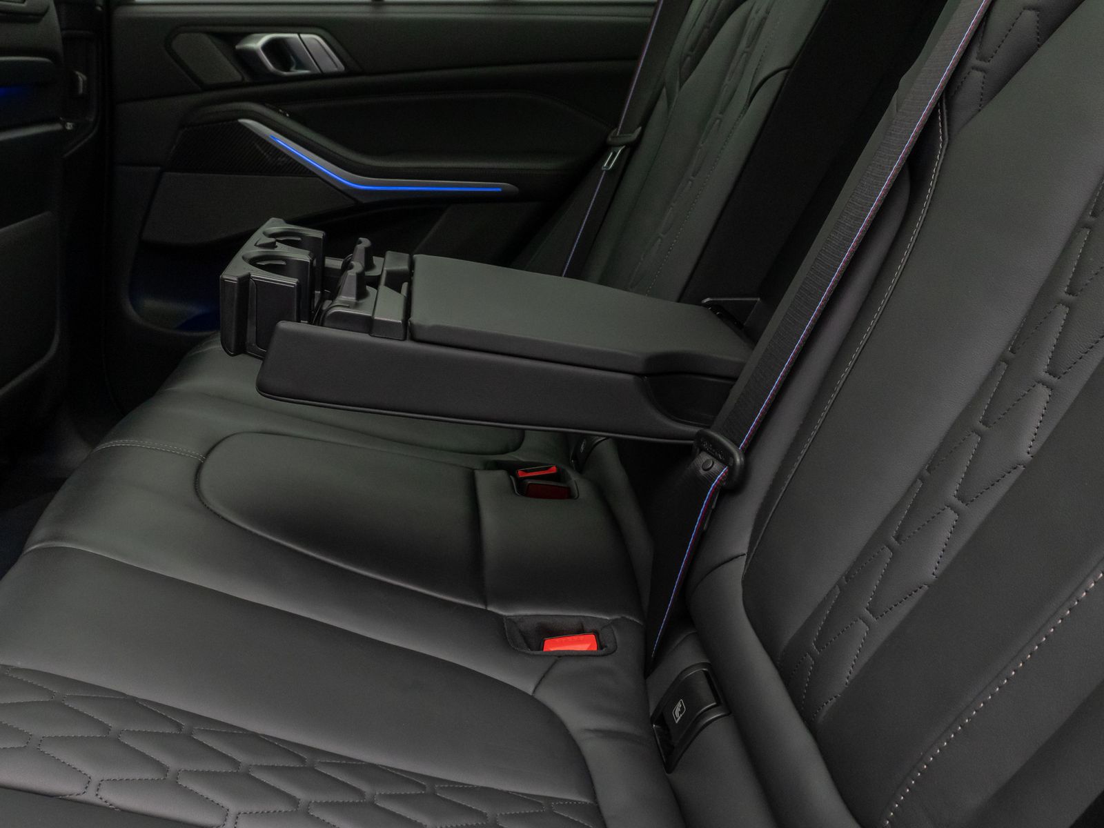 Fahrzeugabbildung BMW X5 M60i 360° HUD H/K SoftCl Panorama Sky Lounge