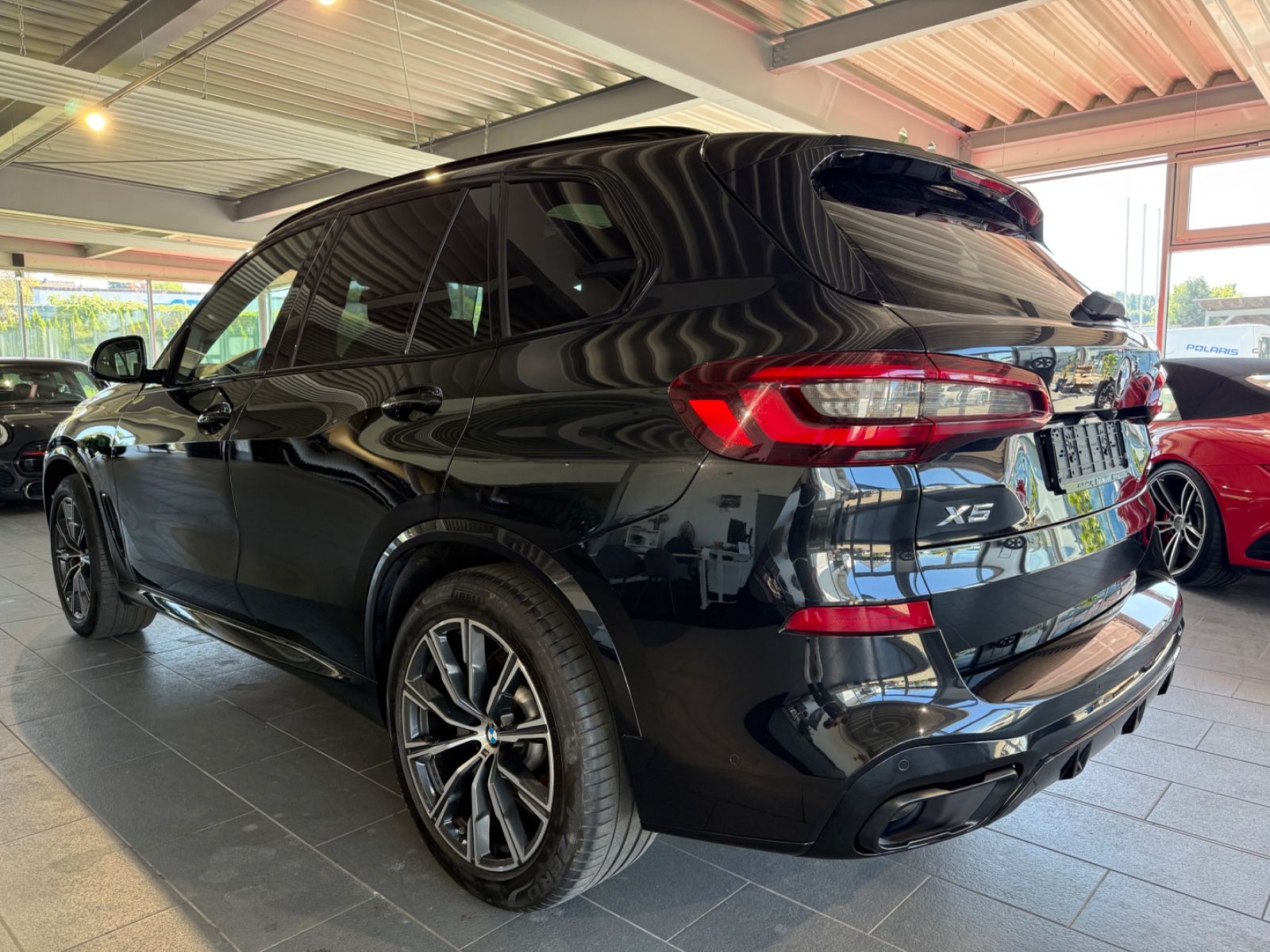 Fahrzeugabbildung BMW X5 xDrive40d M Sport*AHK*StandHz*SkyL*H/K*Laser*