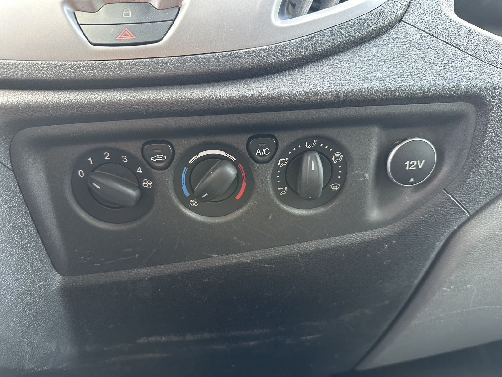 Fahrzeugabbildung Ford Transit 290 L2H2 BLUETOOTH+SORTIMO+AHK+PP+TEMPOM