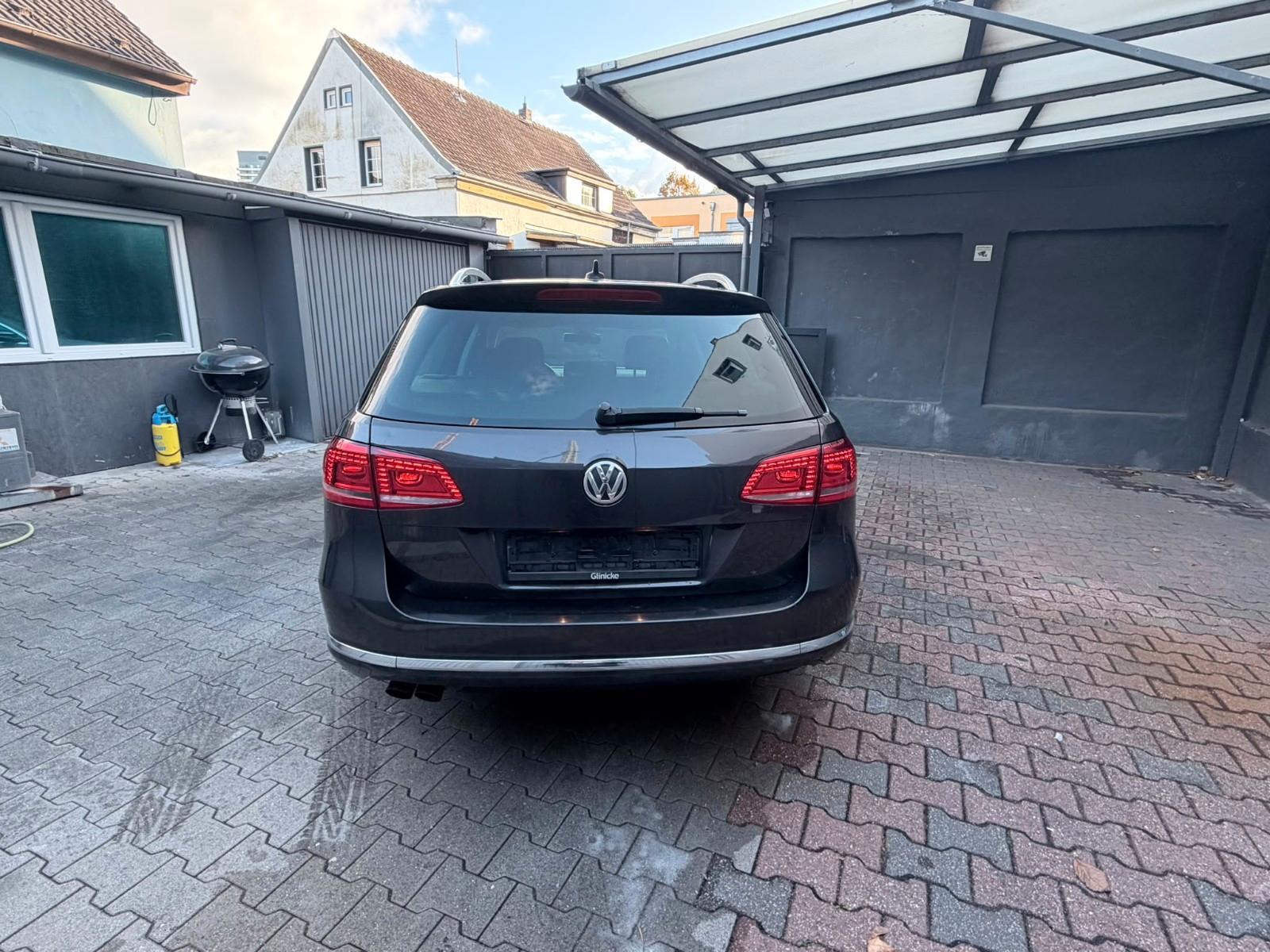Volkswagen Passat 2011 — engine 140 HP (103kW)