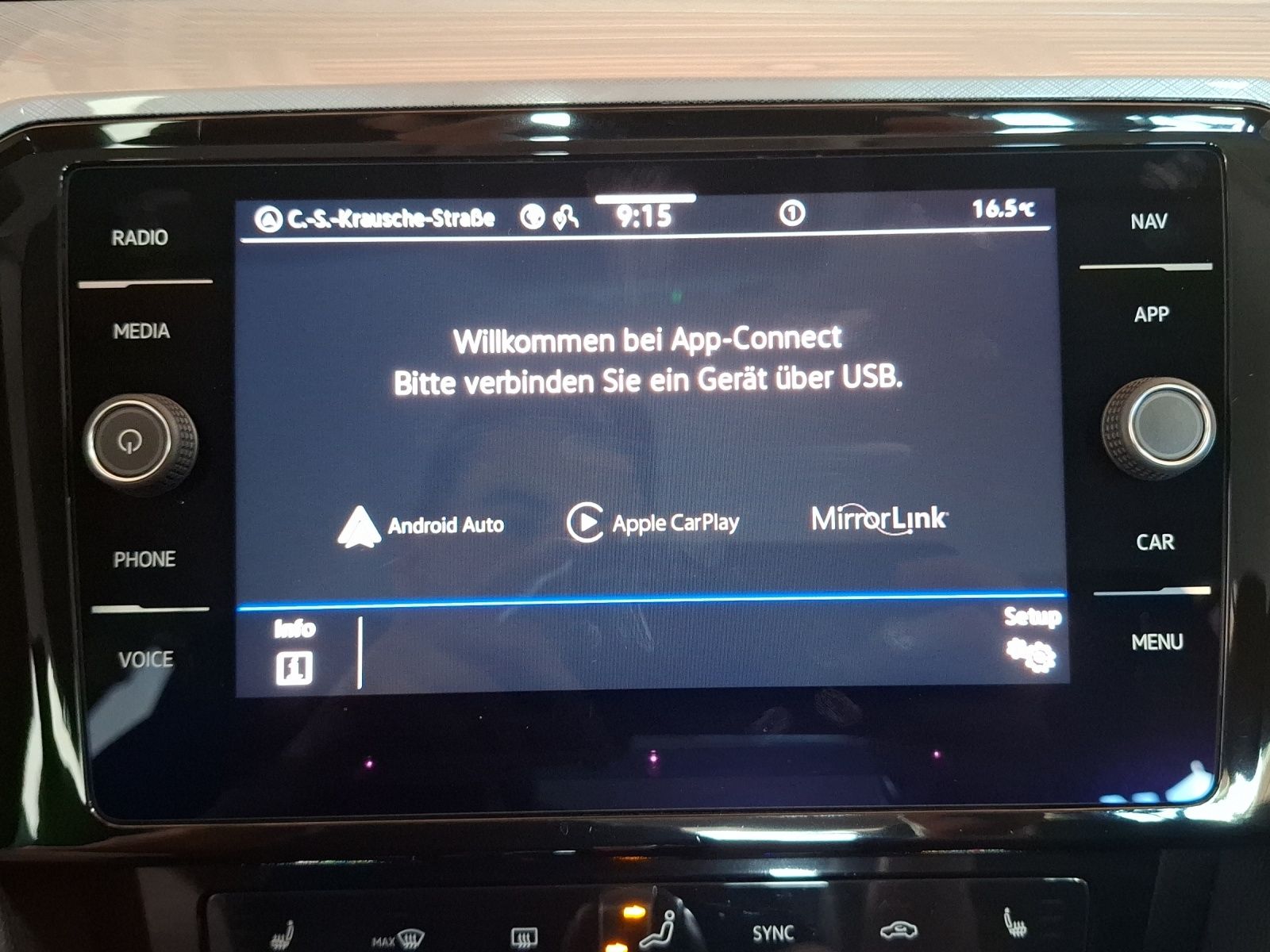 Fahrzeugabbildung Volkswagen Passat Variant TDI Business DSG LED Navi ACC RFK