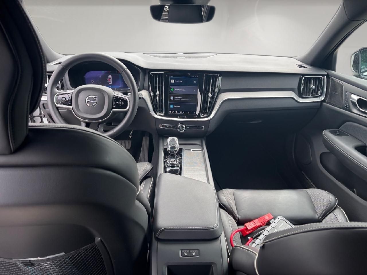 Fahrzeugabbildung Volvo V60 B4 Benzin Plus Dark 2WD