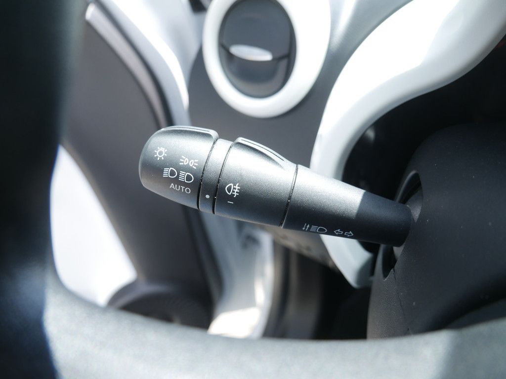 Fahrzeugabbildung Renault Twingo EQUILIBRE SCe 65