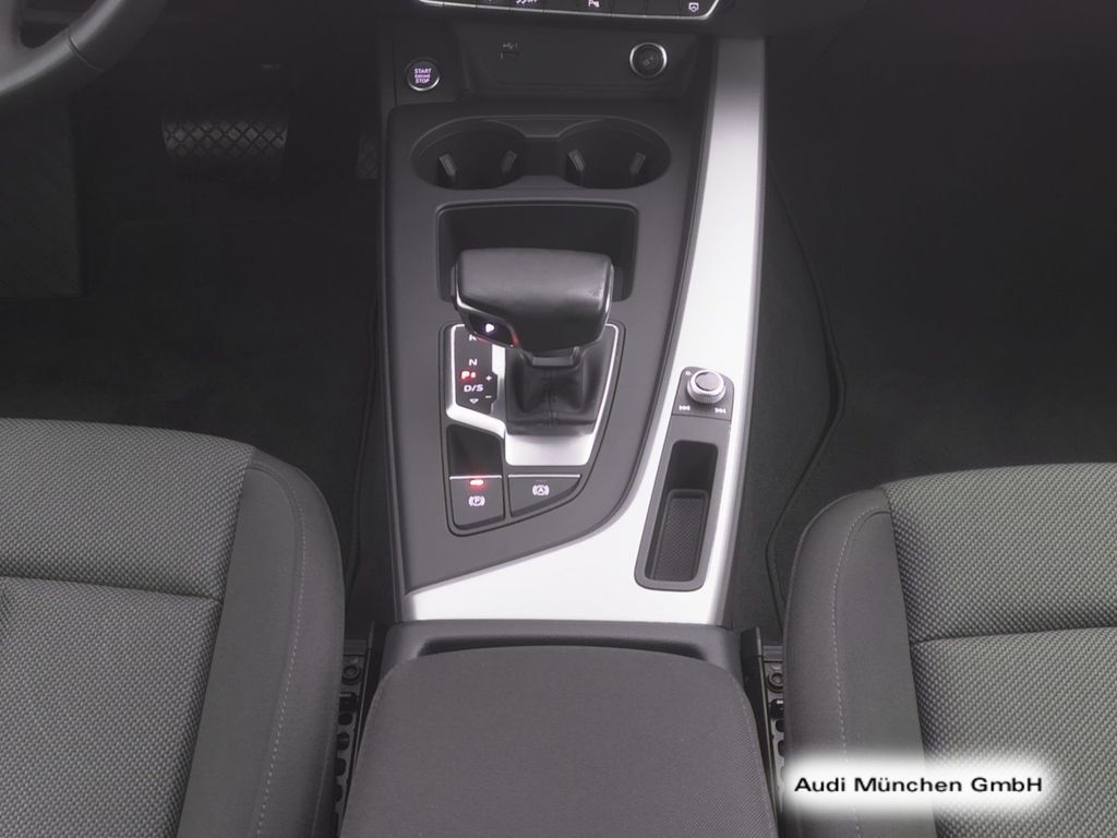 AUDI A4 2023