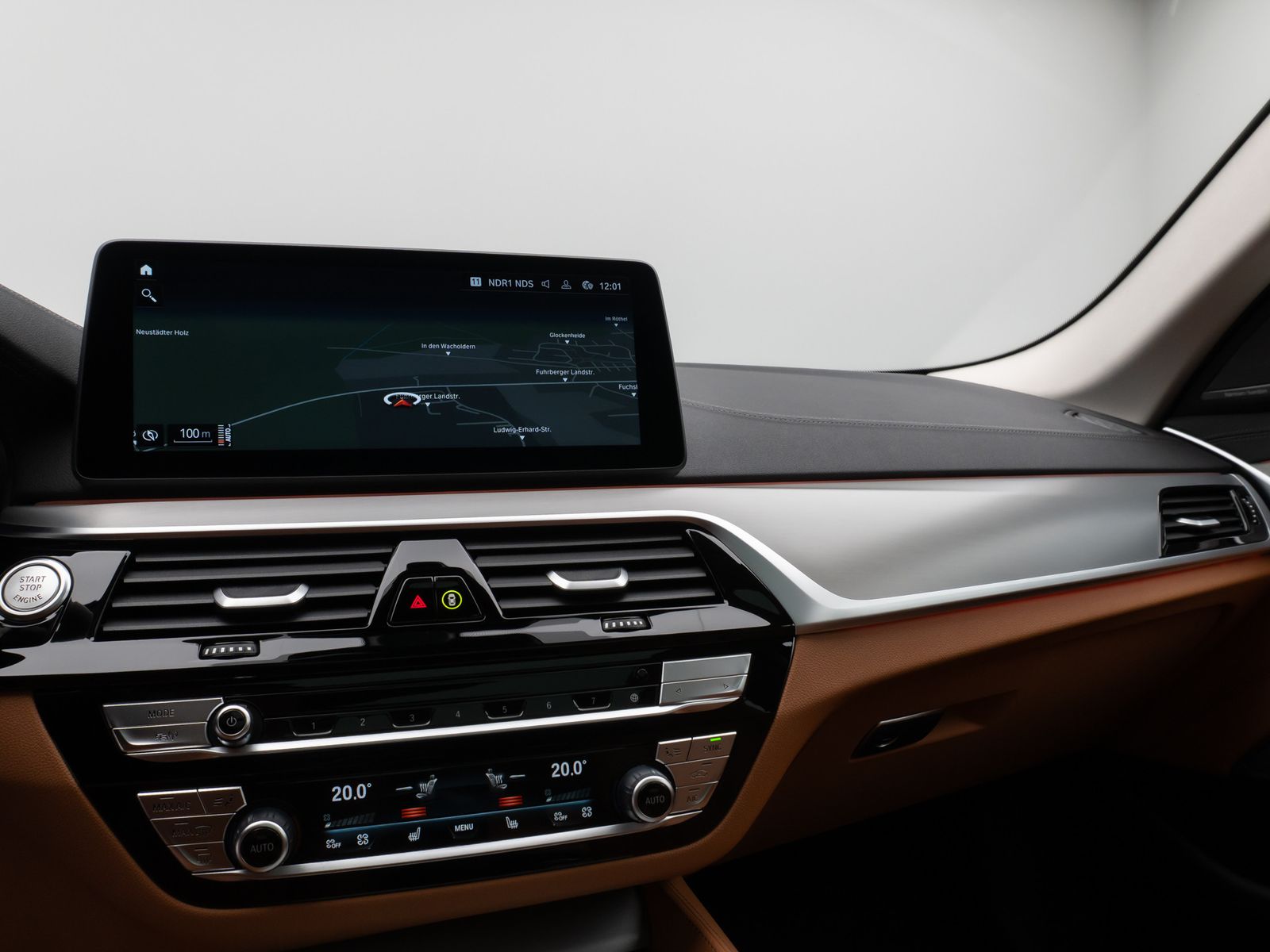 Fahrzeugabbildung BMW 520d xD LuxuryLine Panorama Laser TV HUD DAB H/K